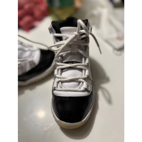 Jordan Boys' Shoes Sneakers 1Y White Black - Picture 3 of 7